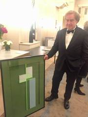 Jean Michel Wilmotte recevant une de mes oeuvres. Philippe Garnier De La Baudiniere